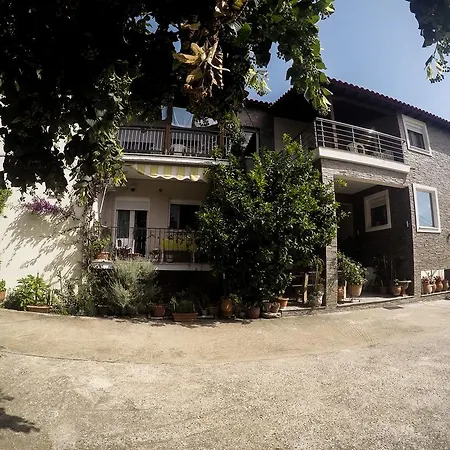 Apartment Ioannis Avrades *